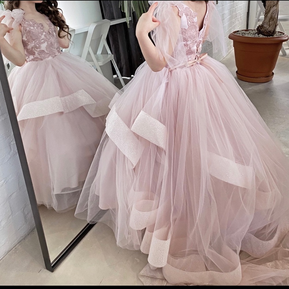 Flower girl dress/ occasion dress worn once for only few hours! Like new